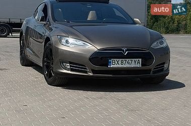Tesla Model S  2015