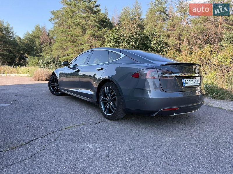 Tesla Model S 2013