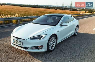 Tesla Model S  2018