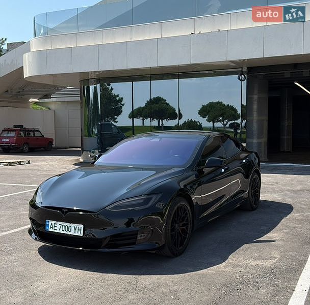 Лифтбек Tesla Model S 2018 в Днепре