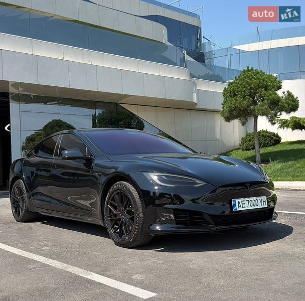 Лифтбек Tesla Model S 2018 в Днепре