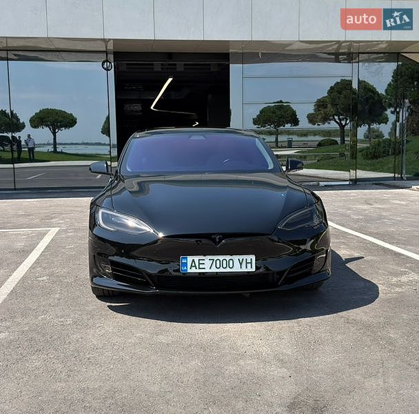 Лифтбек Tesla Model S 2018 в Днепре