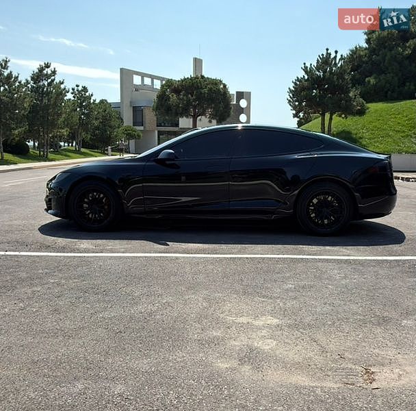 Лифтбек Tesla Model S 2018 в Днепре