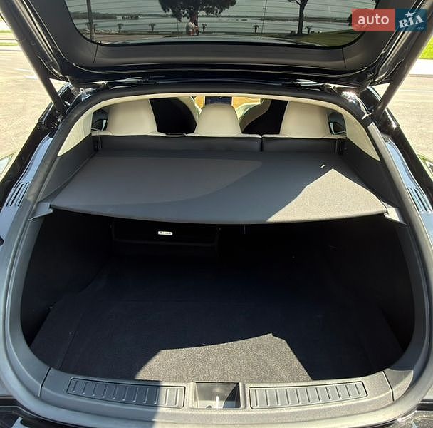 Лифтбек Tesla Model S 2018 в Днепре