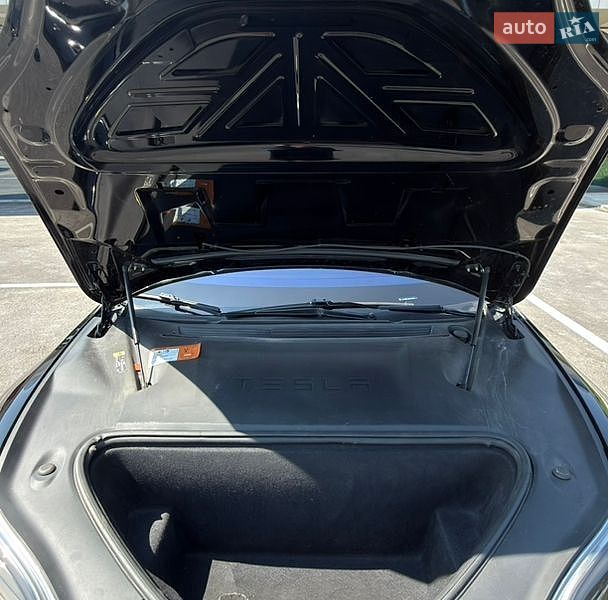Лифтбек Tesla Model S 2018 в Днепре