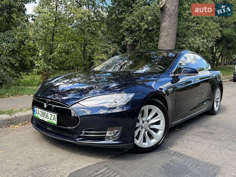 Tesla Model S 2014
