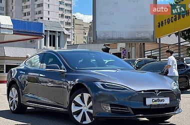 Tesla Model S  2020