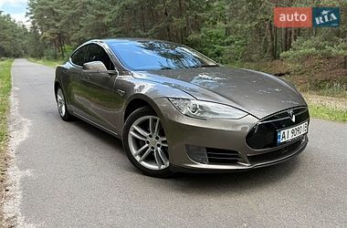 Tesla Model S 2015