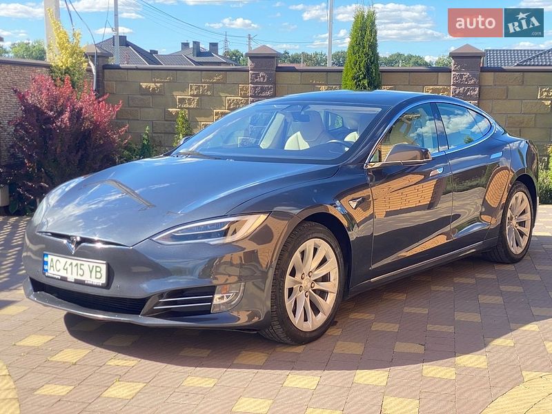 Лифтбек Tesla Model S 2018 в Луцке