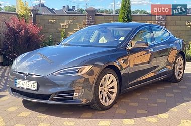 Tesla Model S 2018