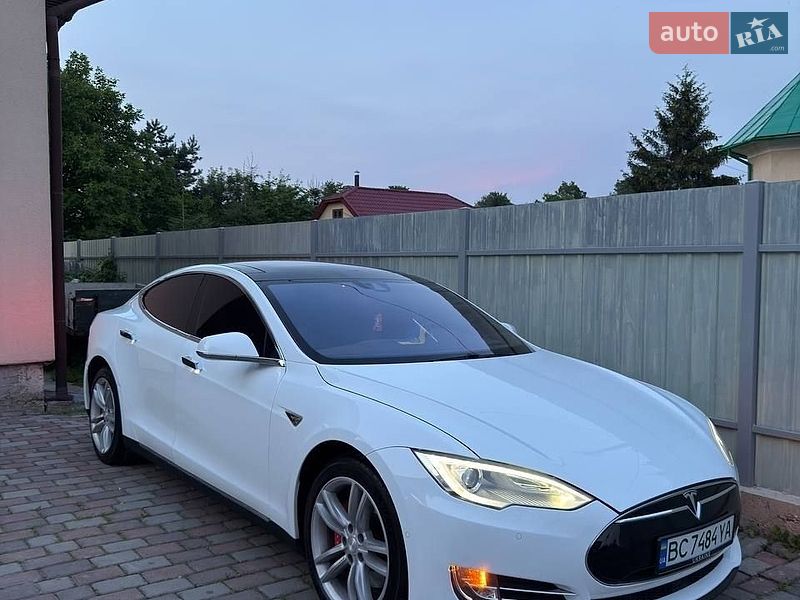 Ліфтбек Tesla Model S 2014 в Львові