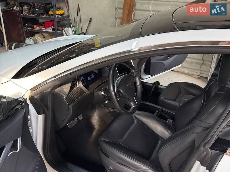 Ліфтбек Tesla Model S 2014 в Львові