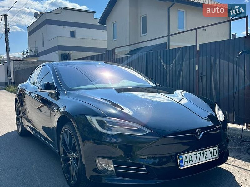 Лифтбек Tesla Model S 2018 в Киеве фото 2 Лифтбек Tesla Model S 2018 в Киеве