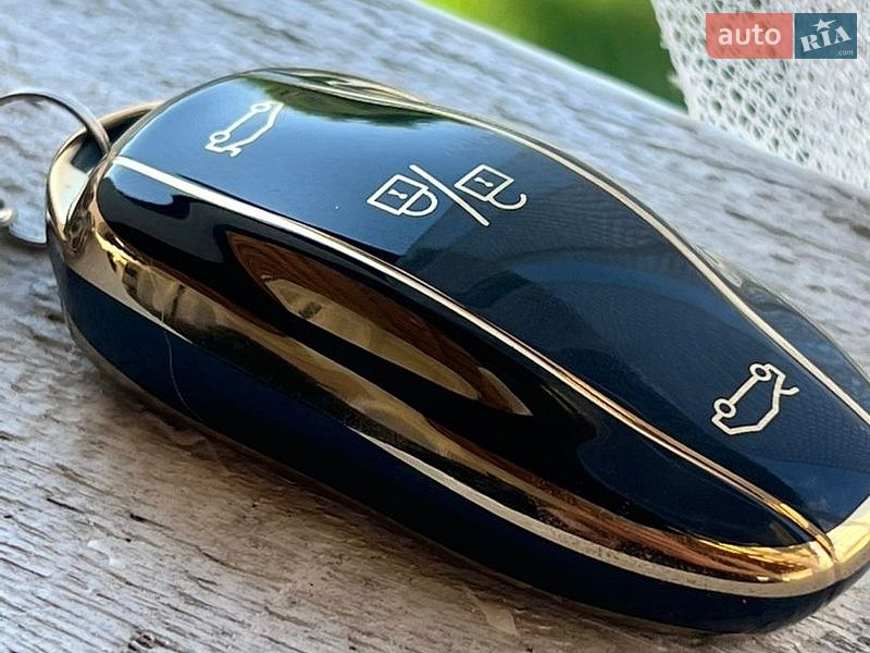 Лифтбек Tesla Model S 2018 в Киеве фото 7 Лифтбек Tesla Model S 2018 в Киеве