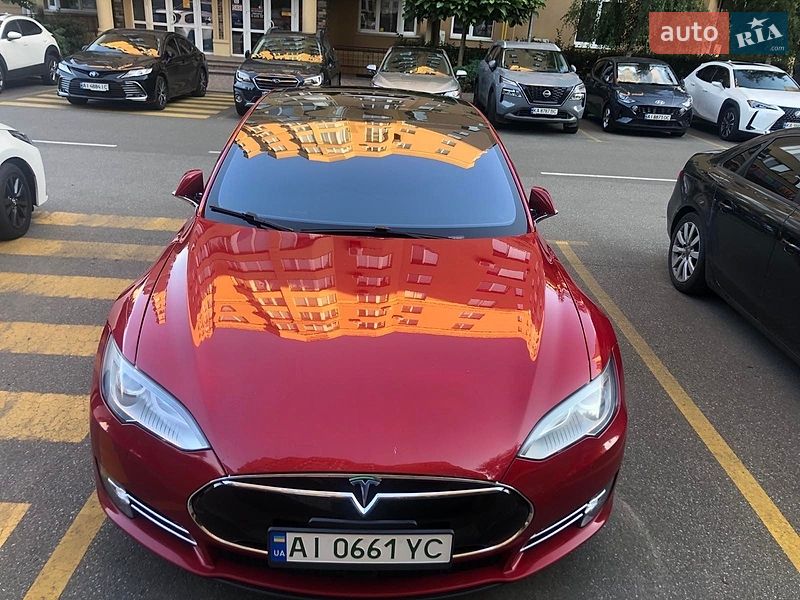 Лифтбек Tesla Model S 2016 в Киеве