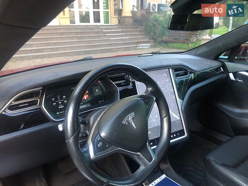 Лифтбек Tesla Model S 2016 в Киеве