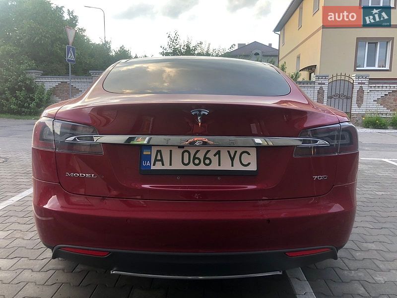 Лифтбек Tesla Model S 2016 в Киеве