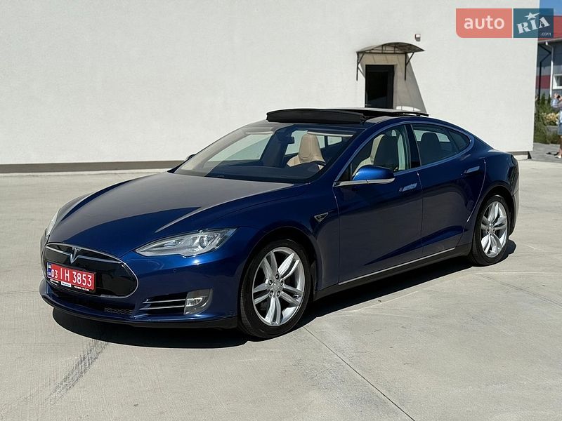 Лифтбек Tesla Model S 2015 в Луцке
