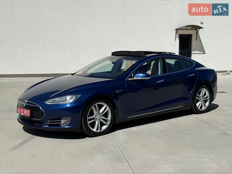 Лифтбек Tesla Model S 2015 в Луцке