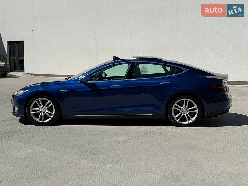 Лифтбек Tesla Model S 2015 в Луцке
