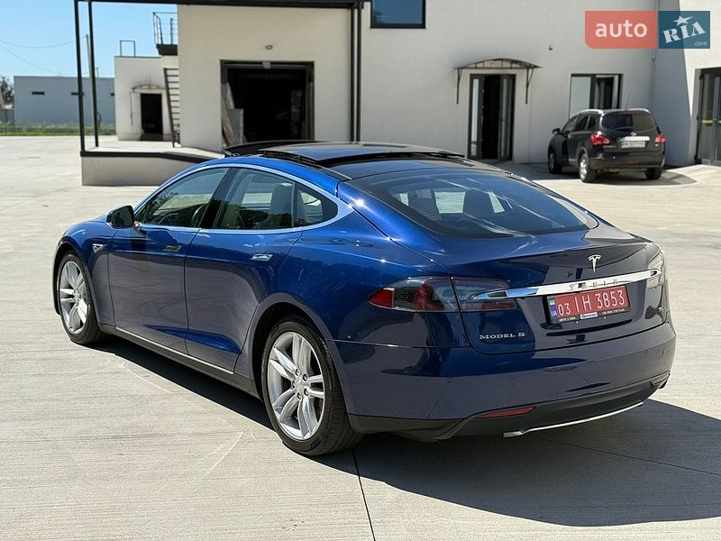 Лифтбек Tesla Model S 2015 в Луцке