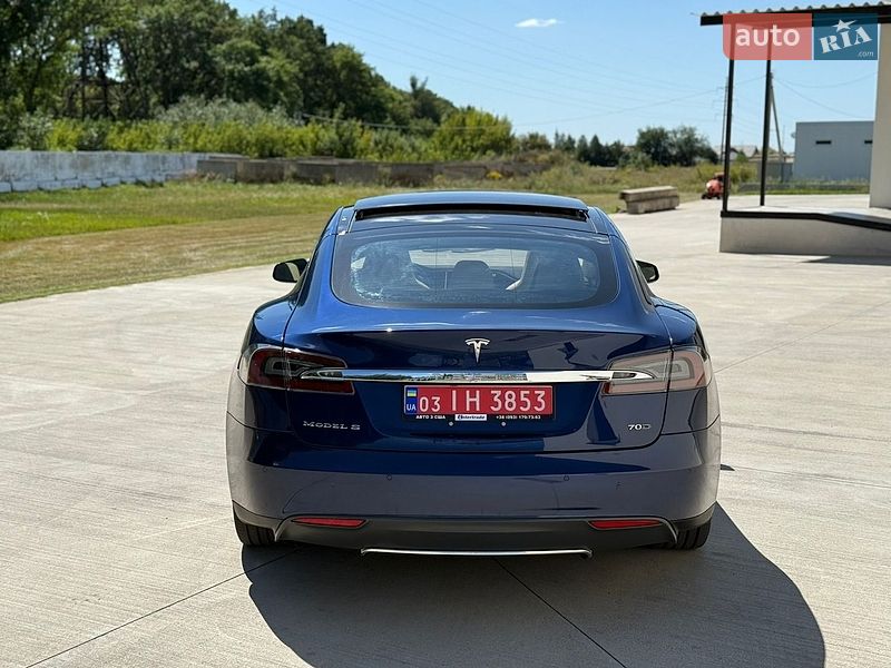 Лифтбек Tesla Model S 2015 в Луцке