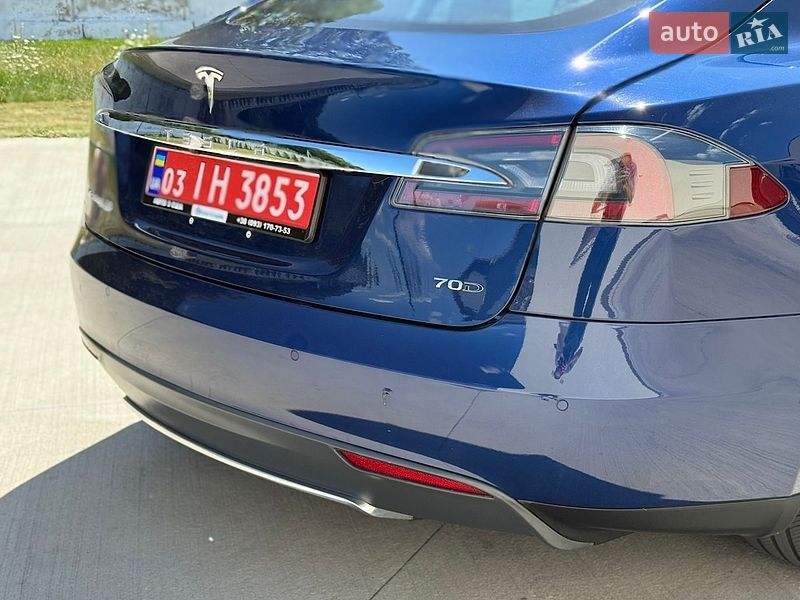 Лифтбек Tesla Model S 2015 в Луцке