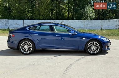 Лифтбек Tesla Model S 2015 в Луцке