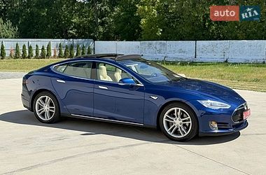 Лифтбек Tesla Model S 2015 в Луцке