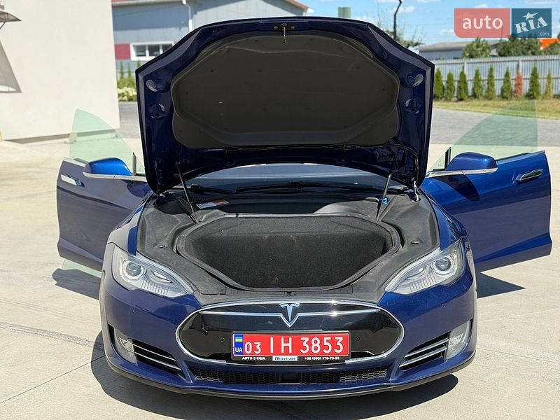 Лифтбек Tesla Model S 2015 в Луцке