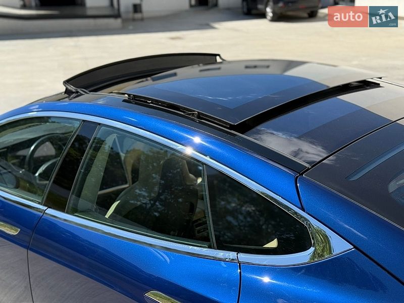 Лифтбек Tesla Model S 2015 в Луцке