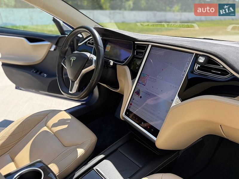 Лифтбек Tesla Model S 2015 в Луцке