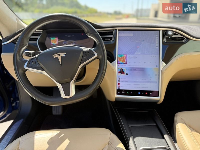 Лифтбек Tesla Model S 2015 в Луцке