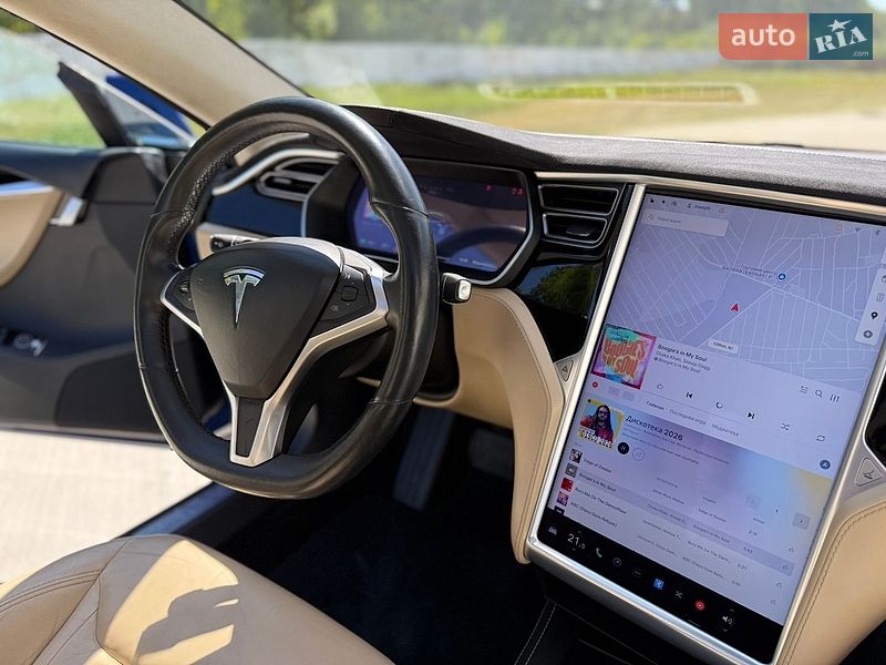 Лифтбек Tesla Model S 2015 в Луцке