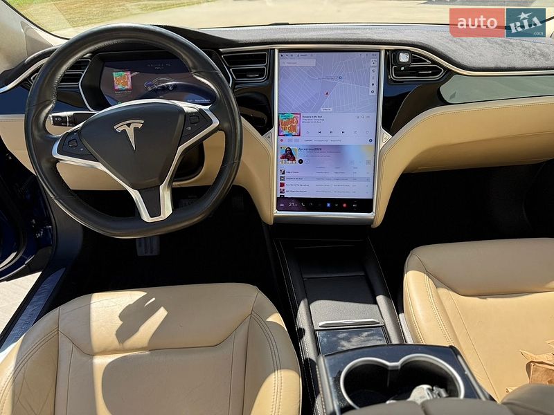 Лифтбек Tesla Model S 2015 в Луцке