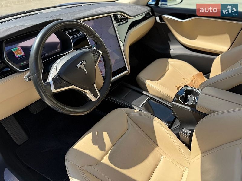 Лифтбек Tesla Model S 2015 в Луцке