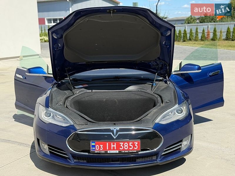Лифтбек Tesla Model S 2015 в Луцке