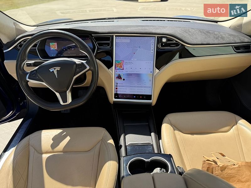 Лифтбек Tesla Model S 2015 в Луцке
