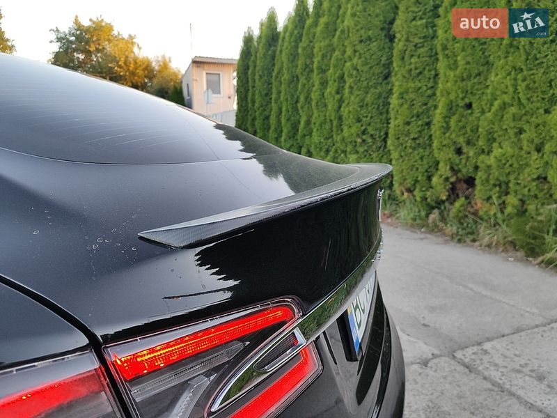 Лифтбек Tesla Model S 2013 в Шептицькому