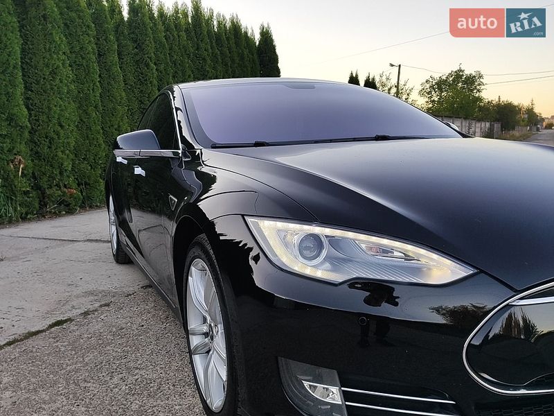 Лифтбек Tesla Model S 2013 в Шептицькому