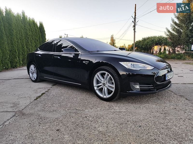 Лифтбек Tesla Model S 2013 в Шептицькому