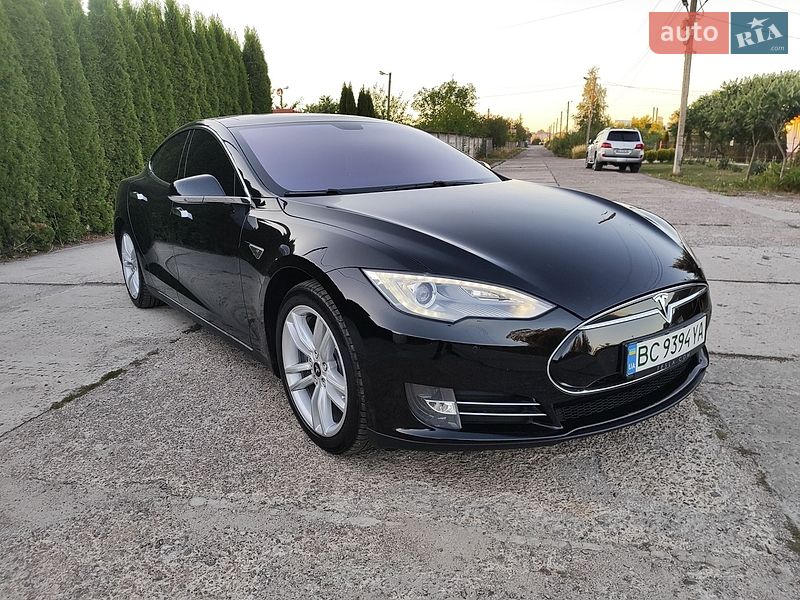 Лифтбек Tesla Model S 2013 в Шептицькому