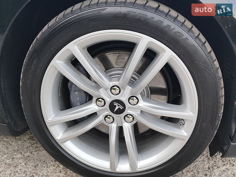 Лифтбек Tesla Model S 2013 в Шептицькому
