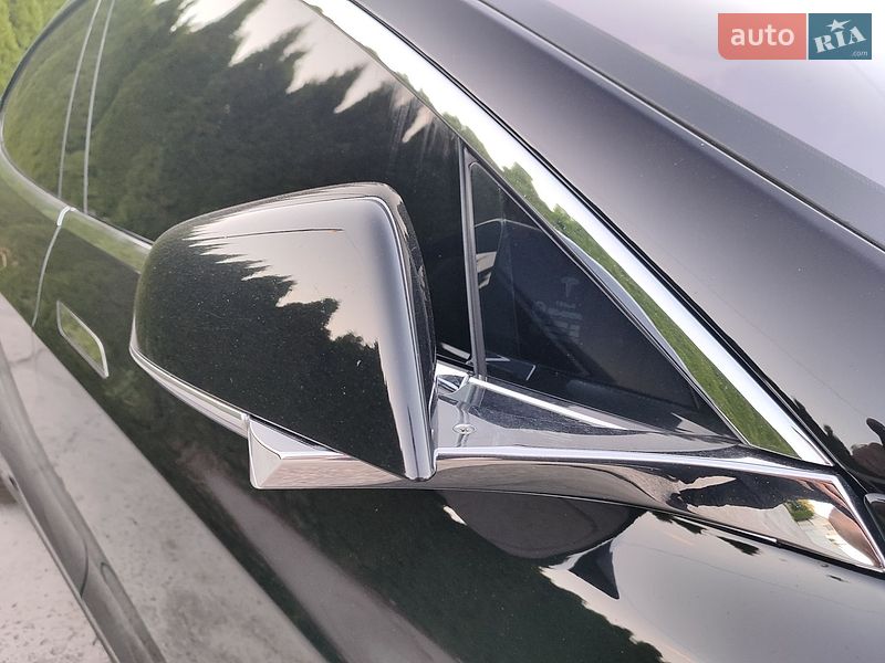 Лифтбек Tesla Model S 2013 в Шептицькому