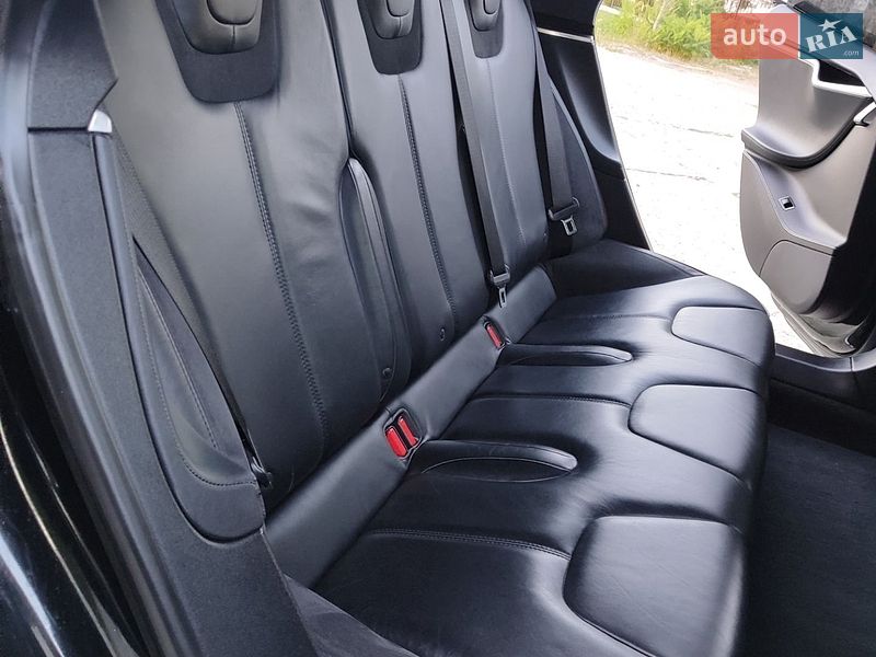 Лифтбек Tesla Model S 2013 в Шептицькому