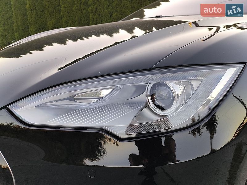 Лифтбек Tesla Model S 2013 в Шептицькому