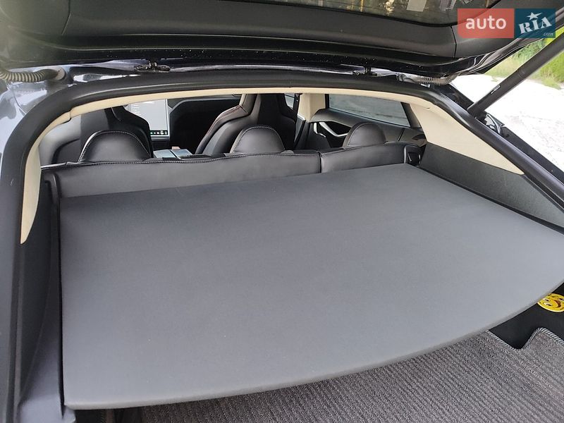 Лифтбек Tesla Model S 2013 в Шептицькому