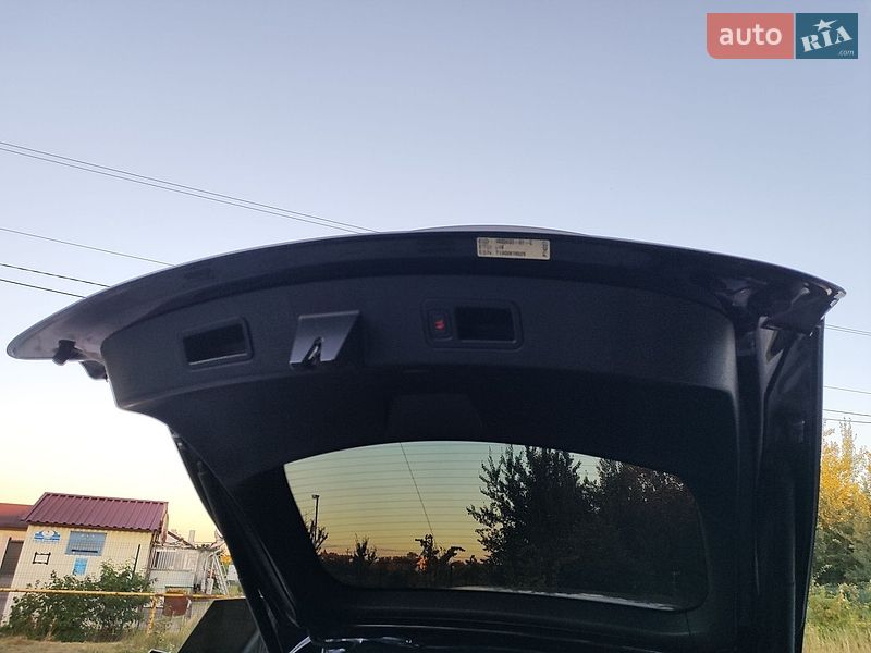 Лифтбек Tesla Model S 2013 в Шептицькому