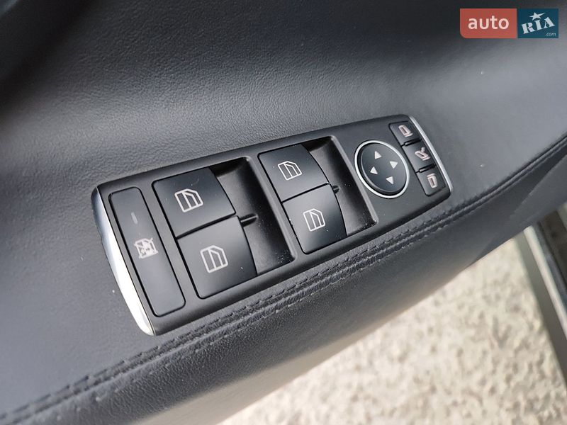 Лифтбек Tesla Model S 2013 в Шептицькому