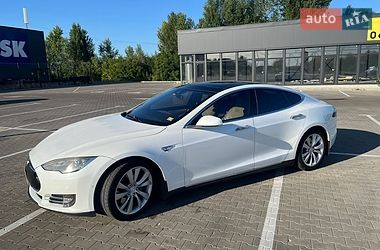 Tesla Model S  2015